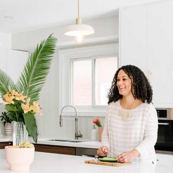 Meet your Posher, Kayla - Picture 4 of 4